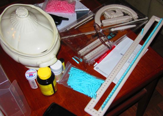 Tough day with pain and I kept trying to sleep with my eyes open. To combat ennui, Mom brought by a knitting loom set - for SCIENCE!