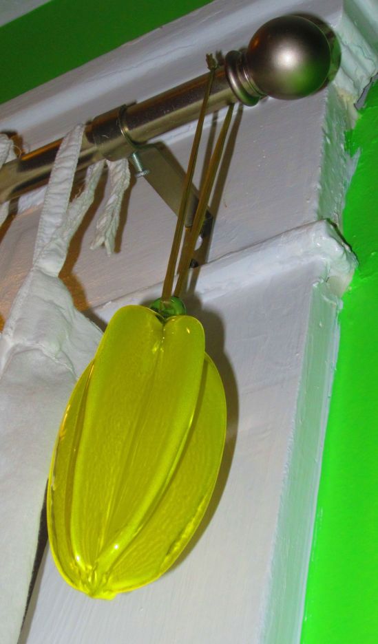 Psst! Avoid the fruit salad.